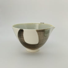 Load image into Gallery viewer, Medium pour bowl 2