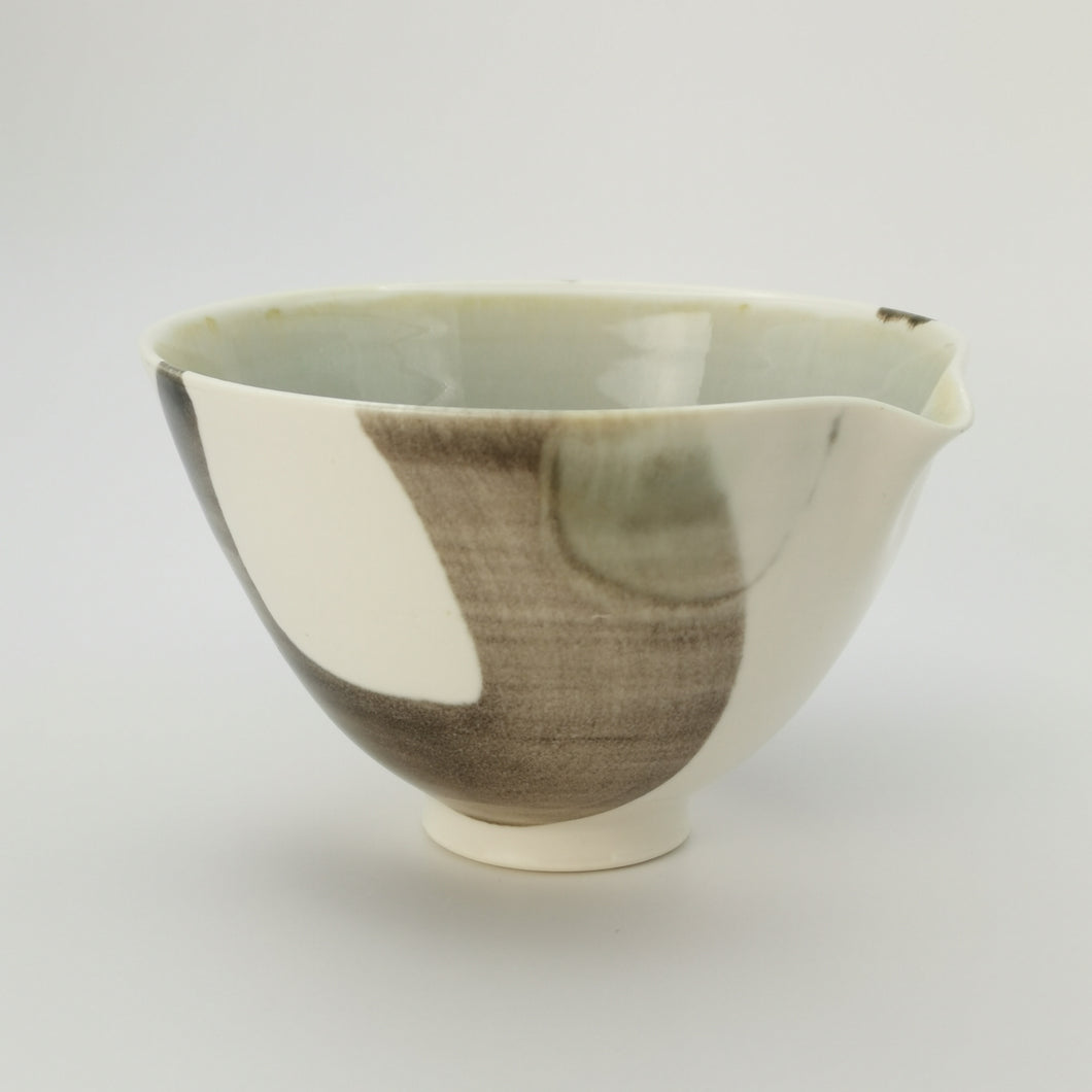 Medium pour bowl 2