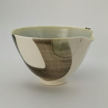 Load image into Gallery viewer, Medium pour bowl 2