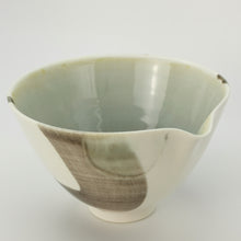 Load image into Gallery viewer, Medium pour bowl 2