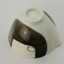 Load image into Gallery viewer, Medium pour bowl 2