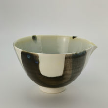 Load image into Gallery viewer, Medium pour bowl 3