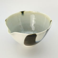 Load image into Gallery viewer, Medium pour bowl 3